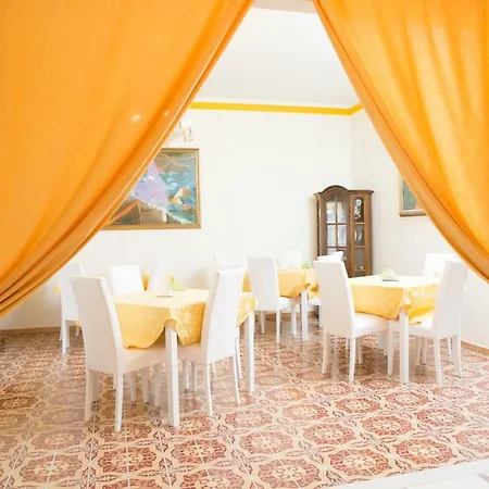 Couette-café Affitta The Queen 3*