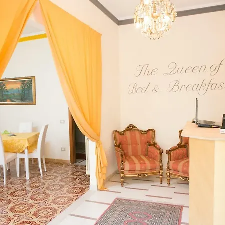 Affitta The Queen Couette-café 3*