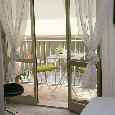 Couette-café Affitta The Queen 3*