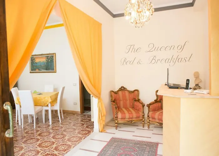 Affitta The Queen Couette-café 3*