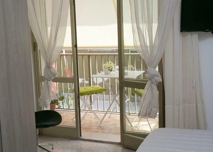 Couette-café Affitta The Queen 3*